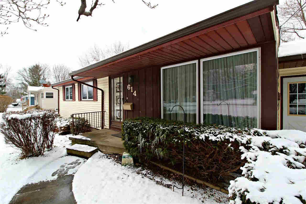 614 South McKinley Road Flushing, MI 48433 - Photo 2 of 25 21425502-1.JPG