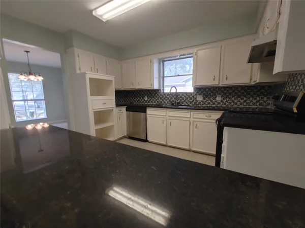 $1,875 | 633 Mosswood Drive, Conroe, TX 77302