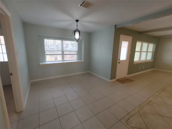 $1,875 | 633 Mosswood Drive, Conroe, TX 77302