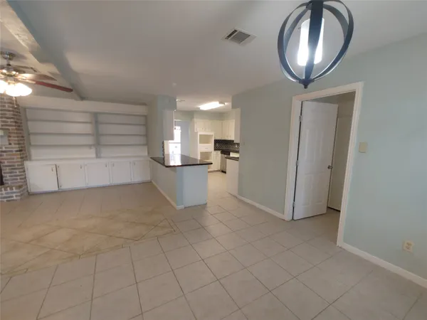 $1,875 | 633 Mosswood Drive, Conroe, TX 77302