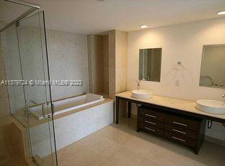 495 Brickell Avenue, Unit 3603 Miami, FL 33131 - Photo 22 of 48 a bathroom with a tub sink and mirror