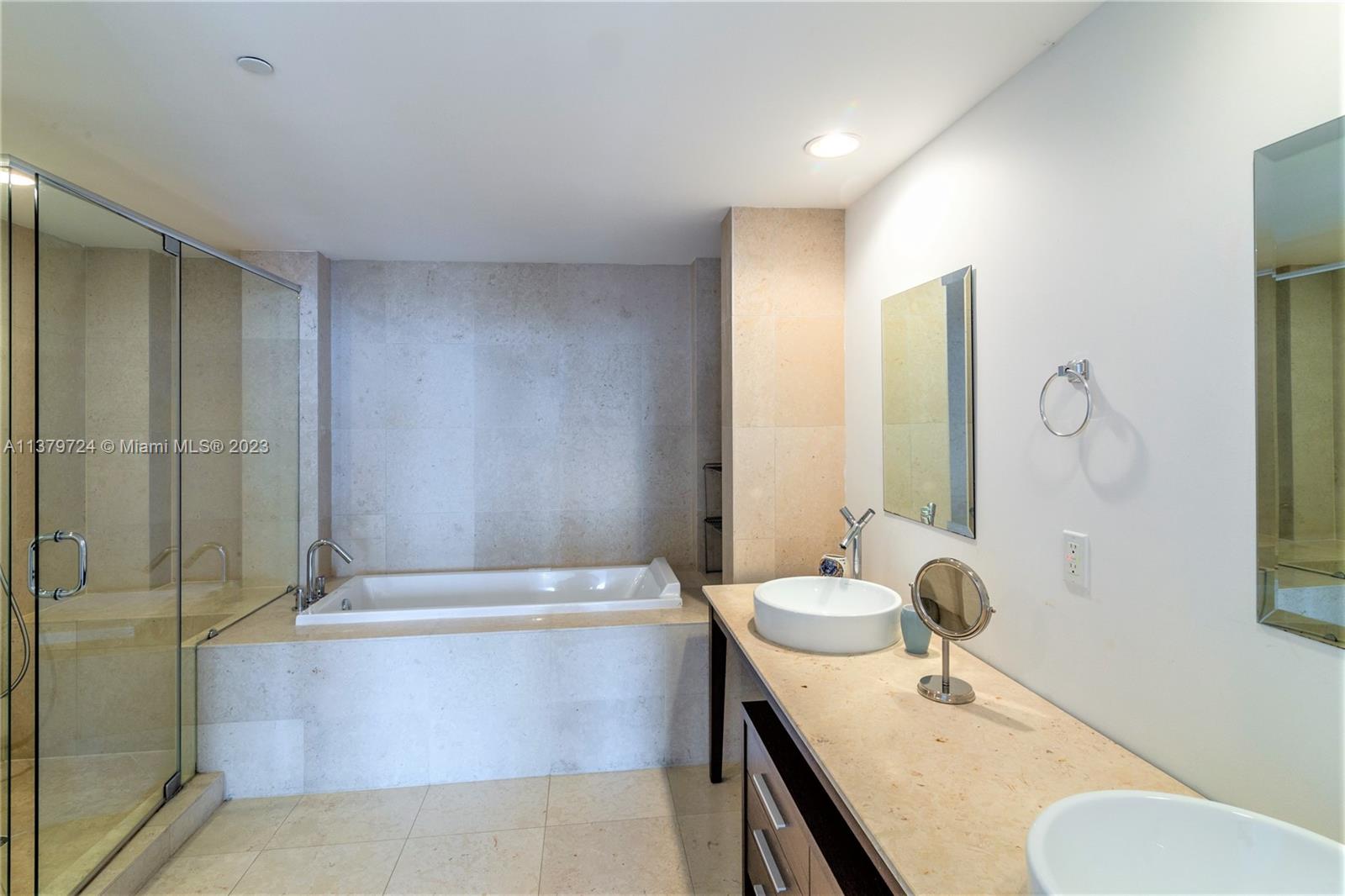 495 Brickell Avenue, Unit 3603 Miami, FL 33131 - Photo 23 of 48 a bathroom with a tub sink and mirror