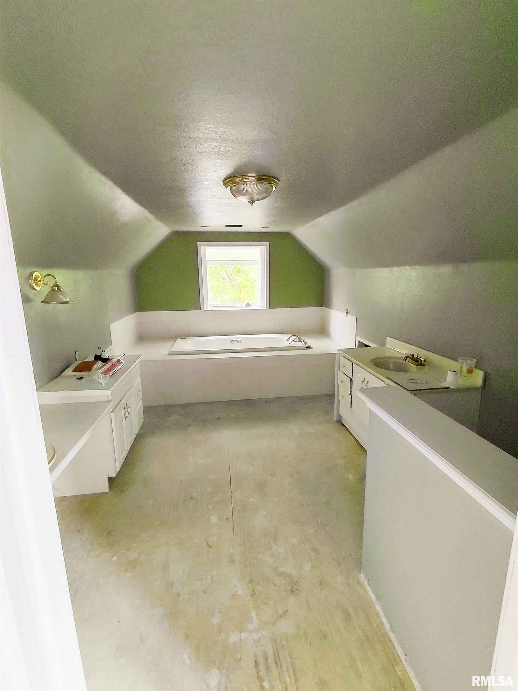 246 West Locust Street Canton, IL 61520 - Photo 17 of 30 Gallery Image 17