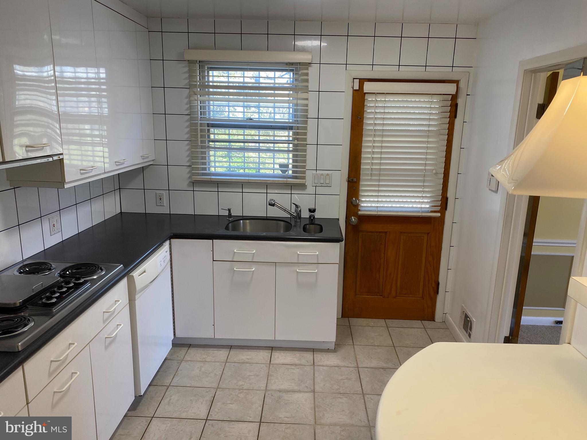 4504 Old Court Road Pikesville, MD 21208 - Photo 17 of 48 Kitchen
