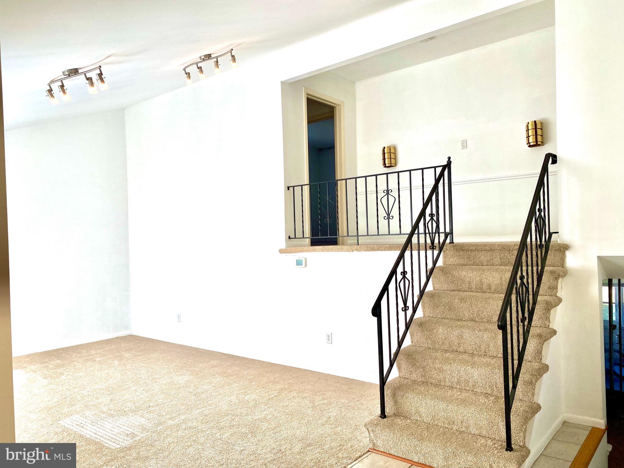 Stairs doing to the 2nd level