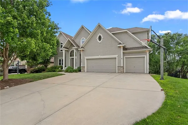 $775,000 | 5307 165th Terrace, Overland Park, KS 66085