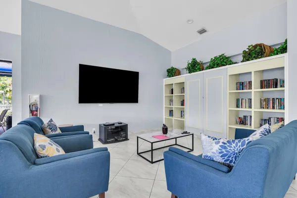 $2,500 | 6620 Boca Del Mar Drive, Unit 105, Boca Raton, FL 33433