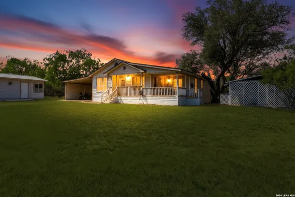 $325,000 | 313 Private Road 6430, Hondo, TX 78861