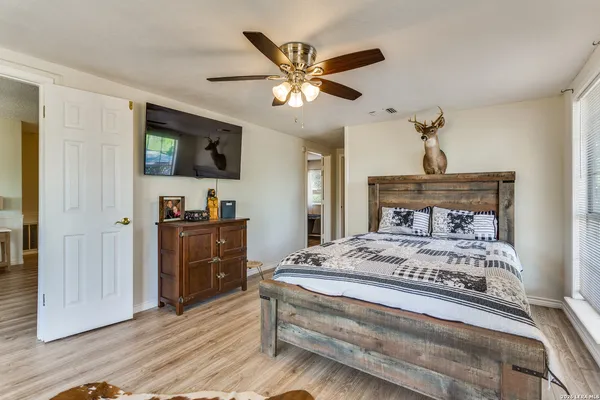 $325,000 | 313 Private Road 6430, Hondo, TX 78861