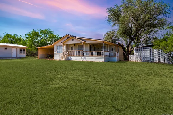 $325,000 | 313 Private Road 6430, Hondo, TX 78861