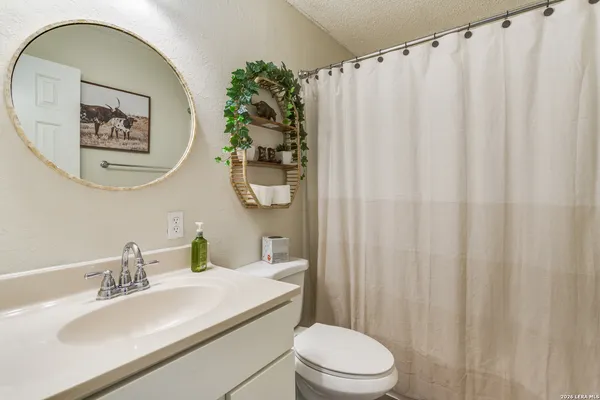$325,000 | 313 Private Road 6430, Hondo, TX 78861