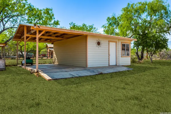 $325,000 | 313 Private Road 6430, Hondo, TX 78861
