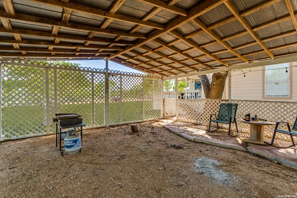 $325,000 | 313 Private Road 6430, Hondo, TX 78861