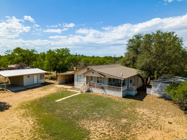 $325,000 | 313 Private Road 6430, Hondo, TX 78861