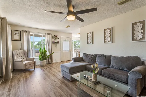 $325,000 | 313 Private Road 6430, Hondo, TX 78861