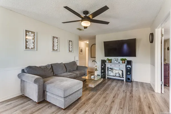 $325,000 | 313 Private Road 6430, Hondo, TX 78861