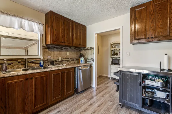 $325,000 | 313 Private Road 6430, Hondo, TX 78861