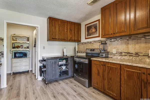 $325,000 | 313 Private Road 6430, Hondo, TX 78861