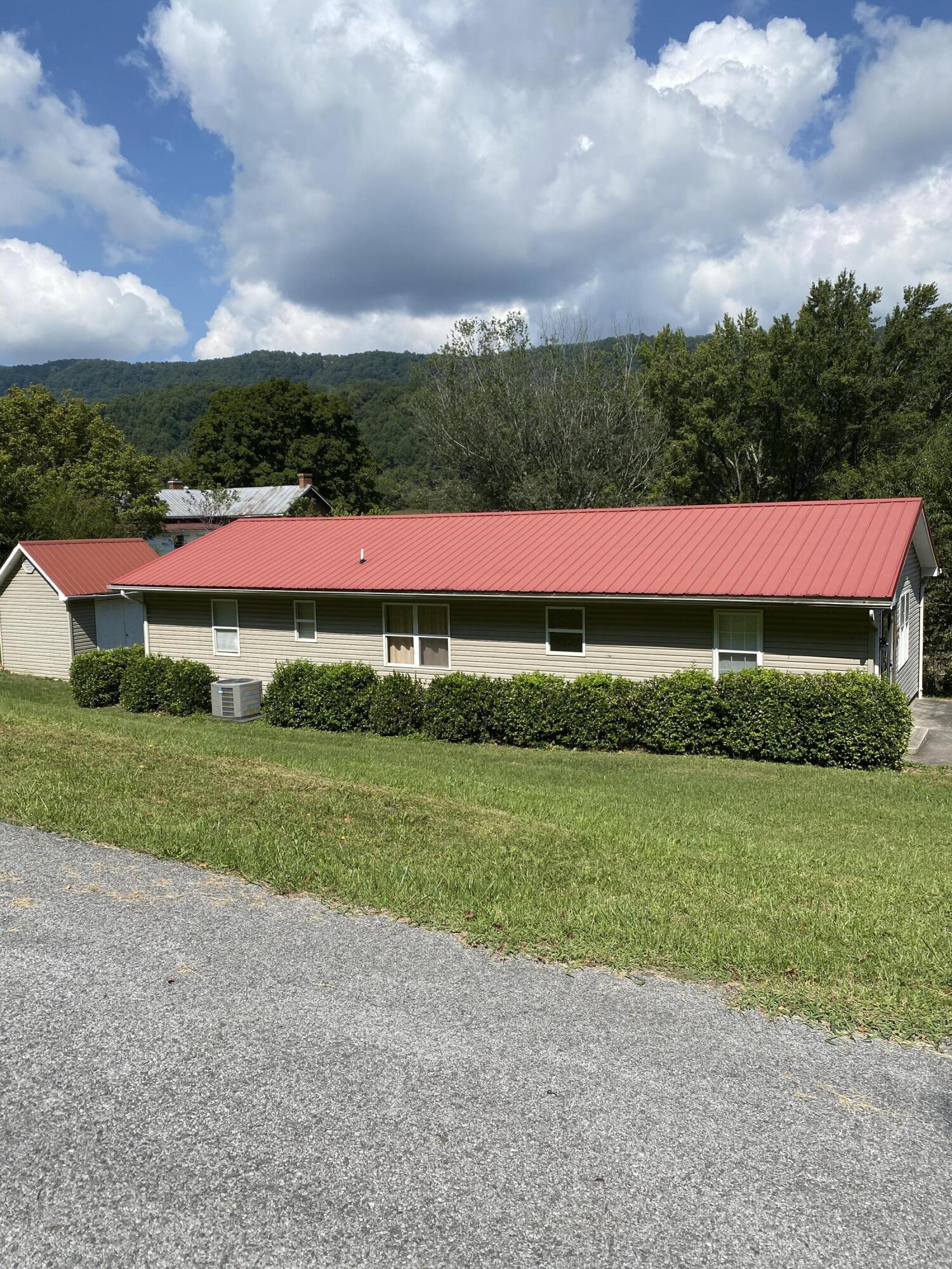 146 Lee Heights Road Rose Hill, VA 24281 - Photo 2 of 13 1A800AB2-C2E1-4284-88BF-B18C44B1A64E