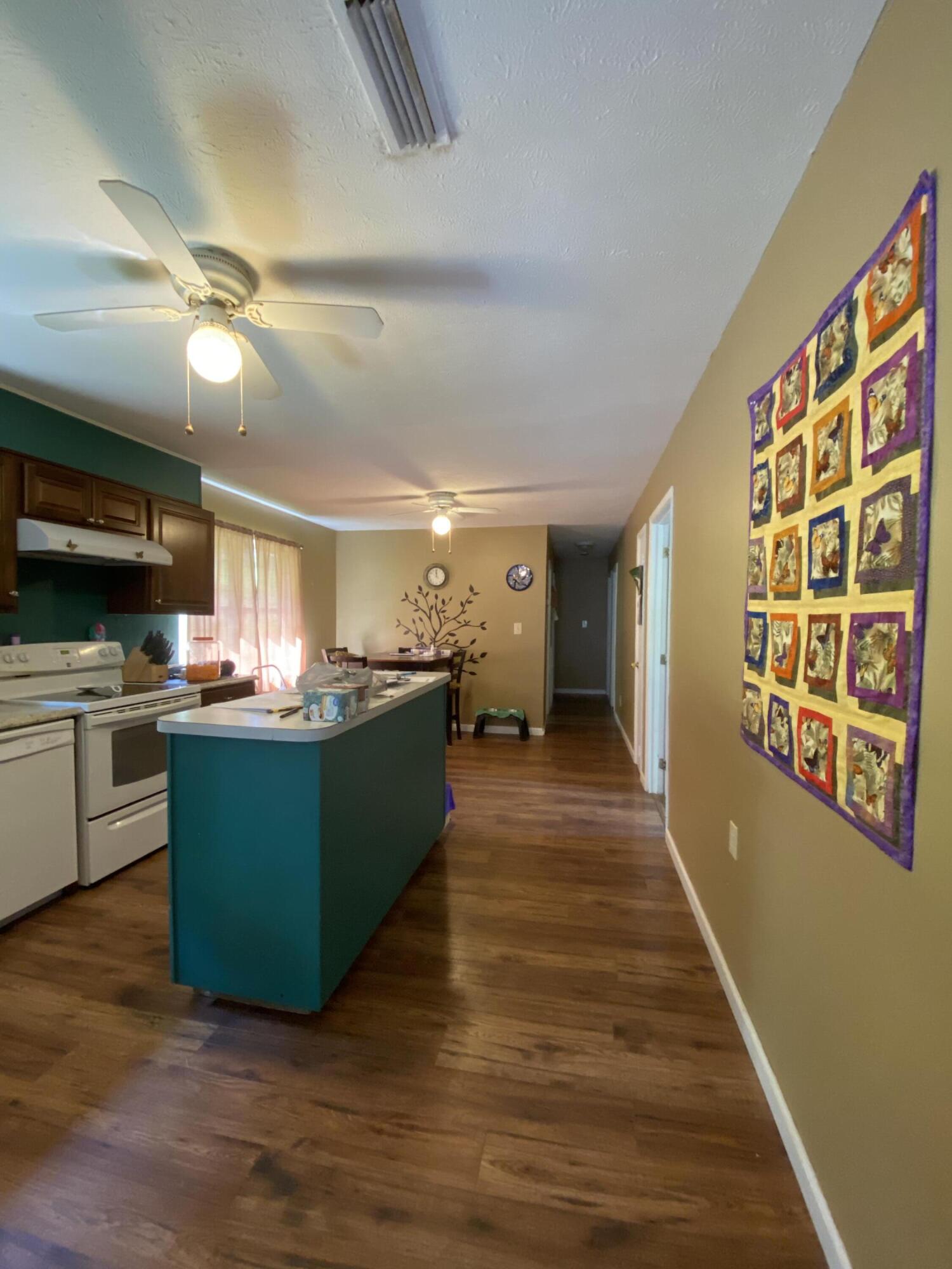 146 Lee Heights Road Rose Hill, VA 24281 - Photo 4 of 13 0B3D0544-053A-41A3-A095-1FD3BA96B265
