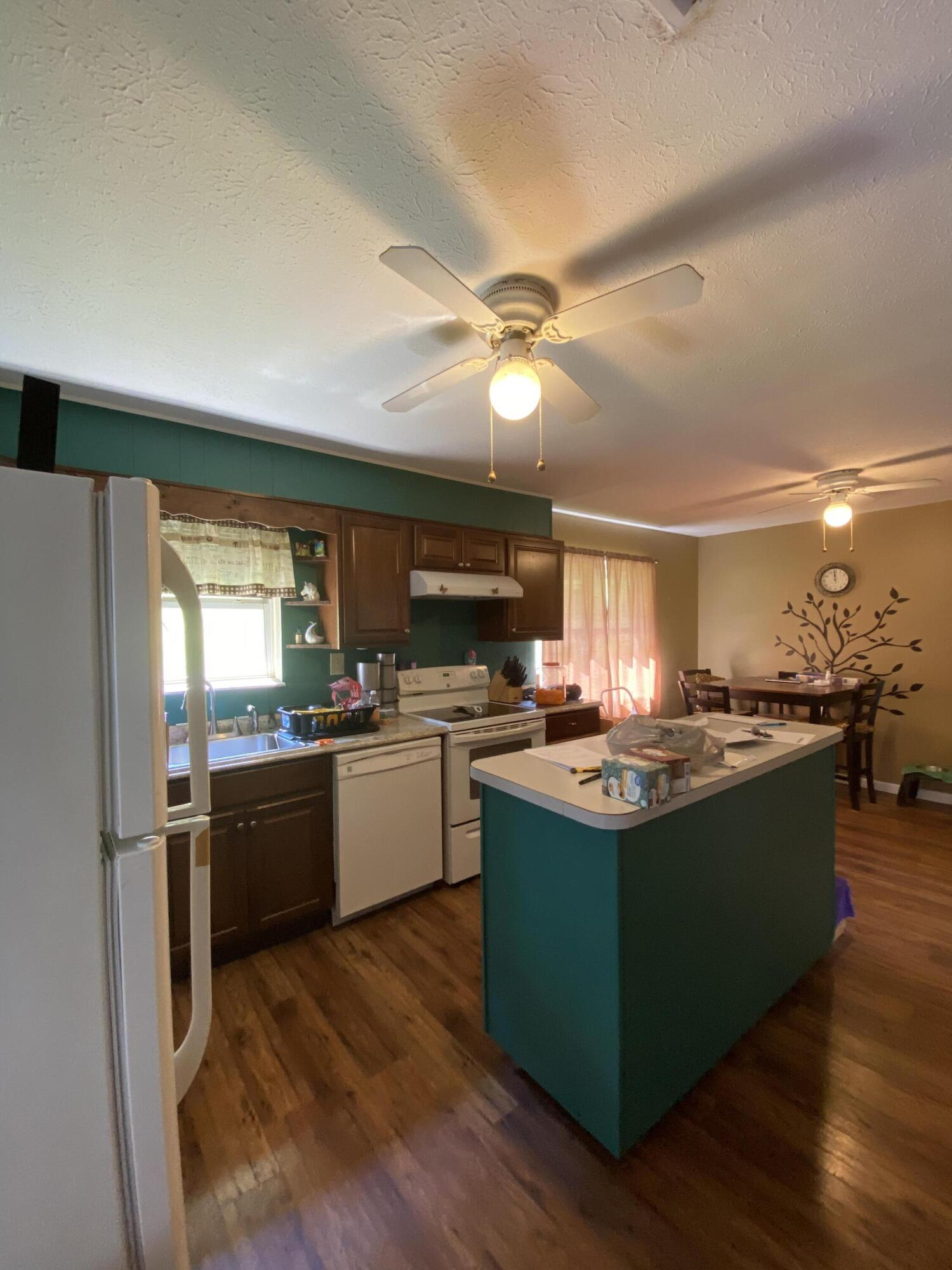 146 Lee Heights Road Rose Hill, VA 24281 - Photo 5 of 13 999F4911-D93C-4218-8581-44F20C501010