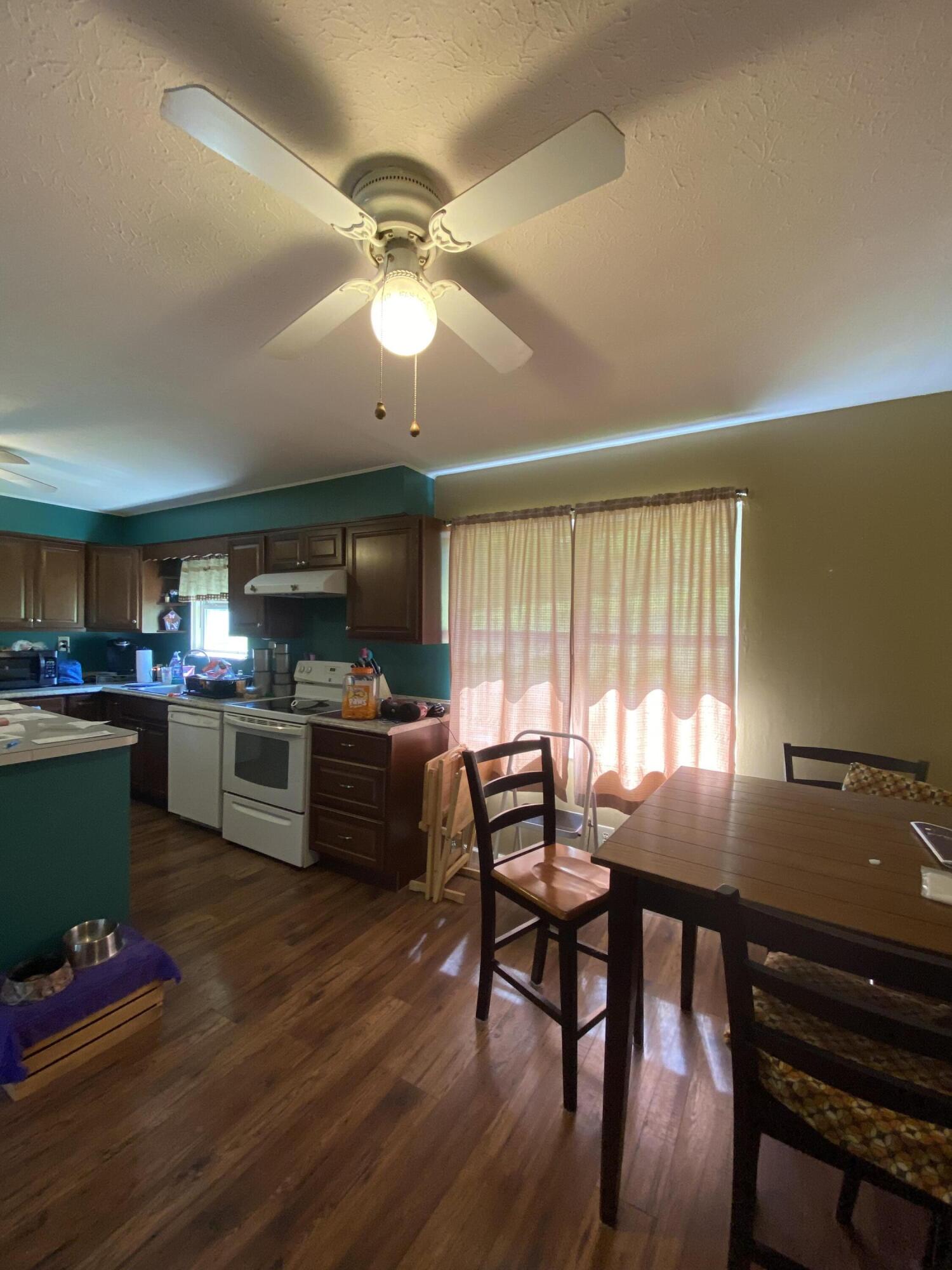 146 Lee Heights Road Rose Hill, VA 24281 - Photo 6 of 13 DCB5CE5E-102E-4D64-95E8-13B95D31EB2D