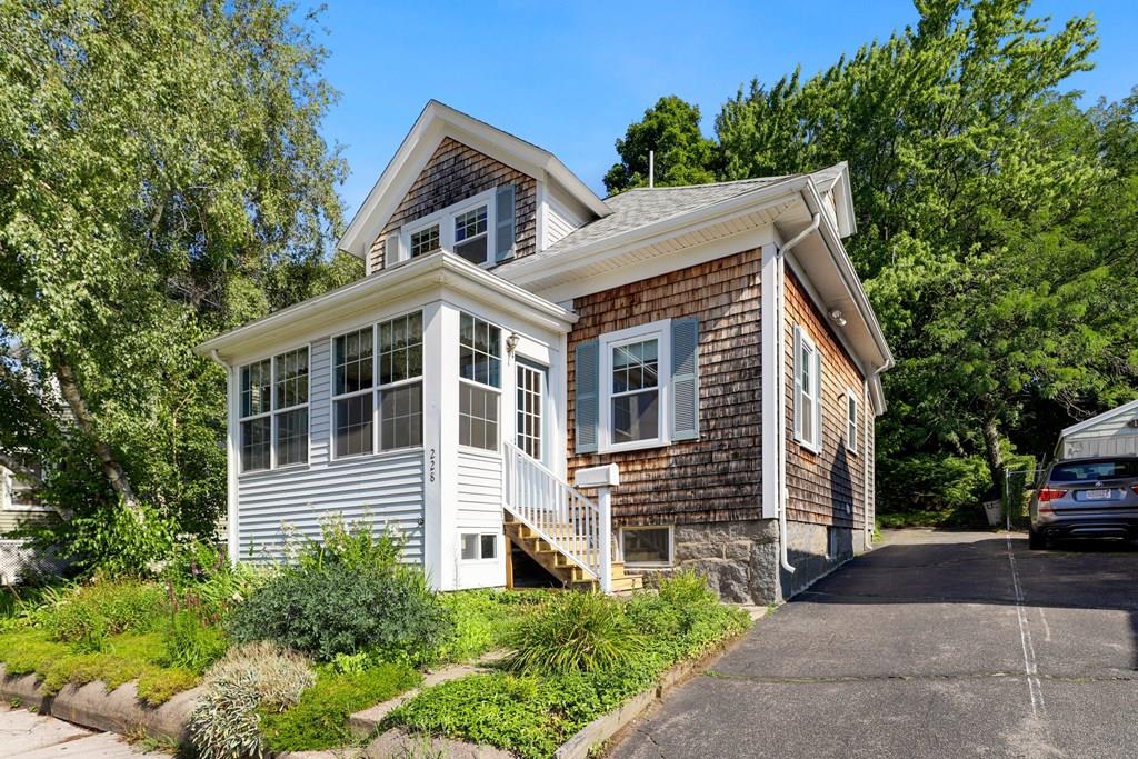 228 Billings Road Quincy, MA 02170 - Photo 3 of 31 Gallery Image 3
