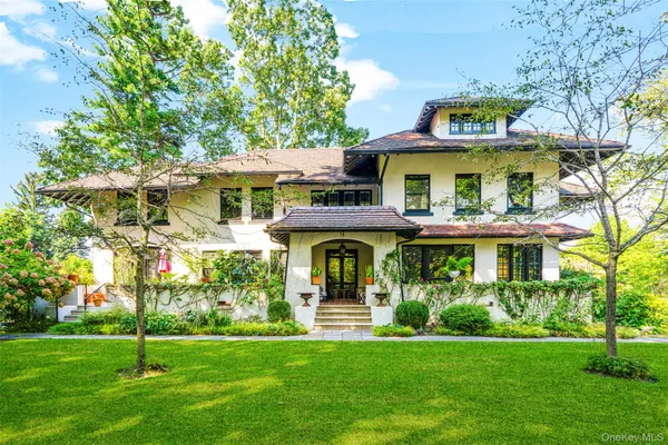 $2,215,000 | 9 Forest Place, New Rochelle, NY 10804