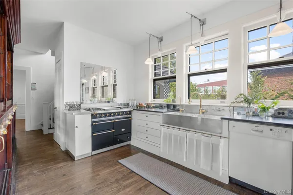$2,215,000 | 9 Forest Place, New Rochelle, NY 10804