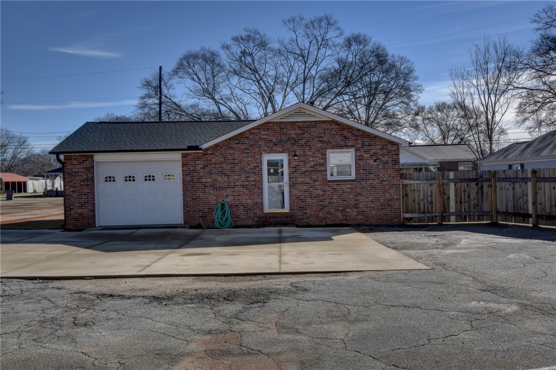 118 Maplecroft Street Liberty, SC 29657 - Photo 20 of 35 One Car Garage
