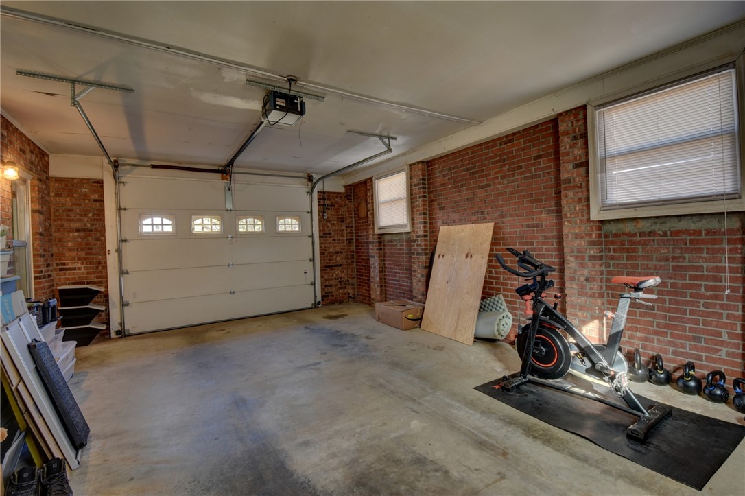 118 Maplecroft Street Liberty, SC 29657 - Photo 21 of 35 Inside one car garage