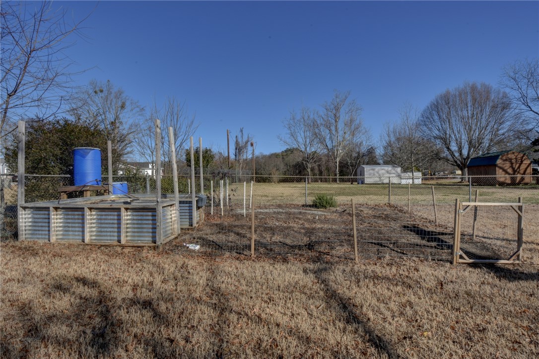 118 Maplecroft Street Liberty, SC 29657 - Photo 22 of 35 Garden Area