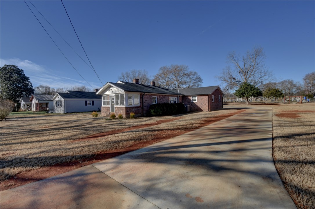 118 Maplecroft Street Liberty, SC 29657 - Photo 29 of 35 Long Driveway for extra parking