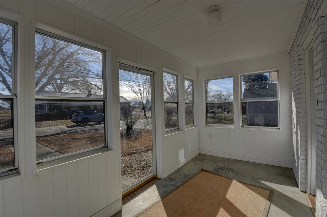 118 Maplecroft Street Liberty, SC 29657 - Photo 3 of 35 Sun Room / Front Porch