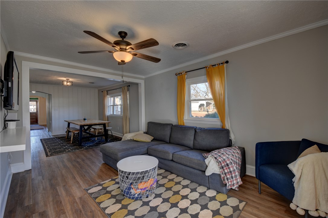 118 Maplecroft Street Liberty, SC 29657 - Photo 5 of 35 Living Room