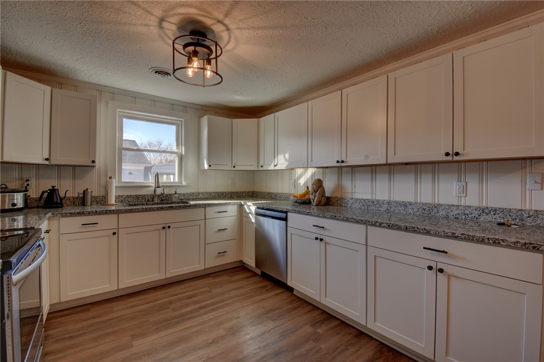 118 Maplecroft Street Liberty, SC 29657 - Photo 10 of 35 Kitchen
Granite Counter Tops