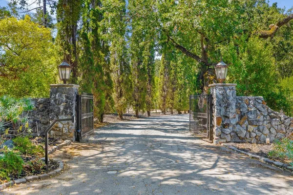 $12,988,000 | 1142 Moore Road, Woodside, CA 94062