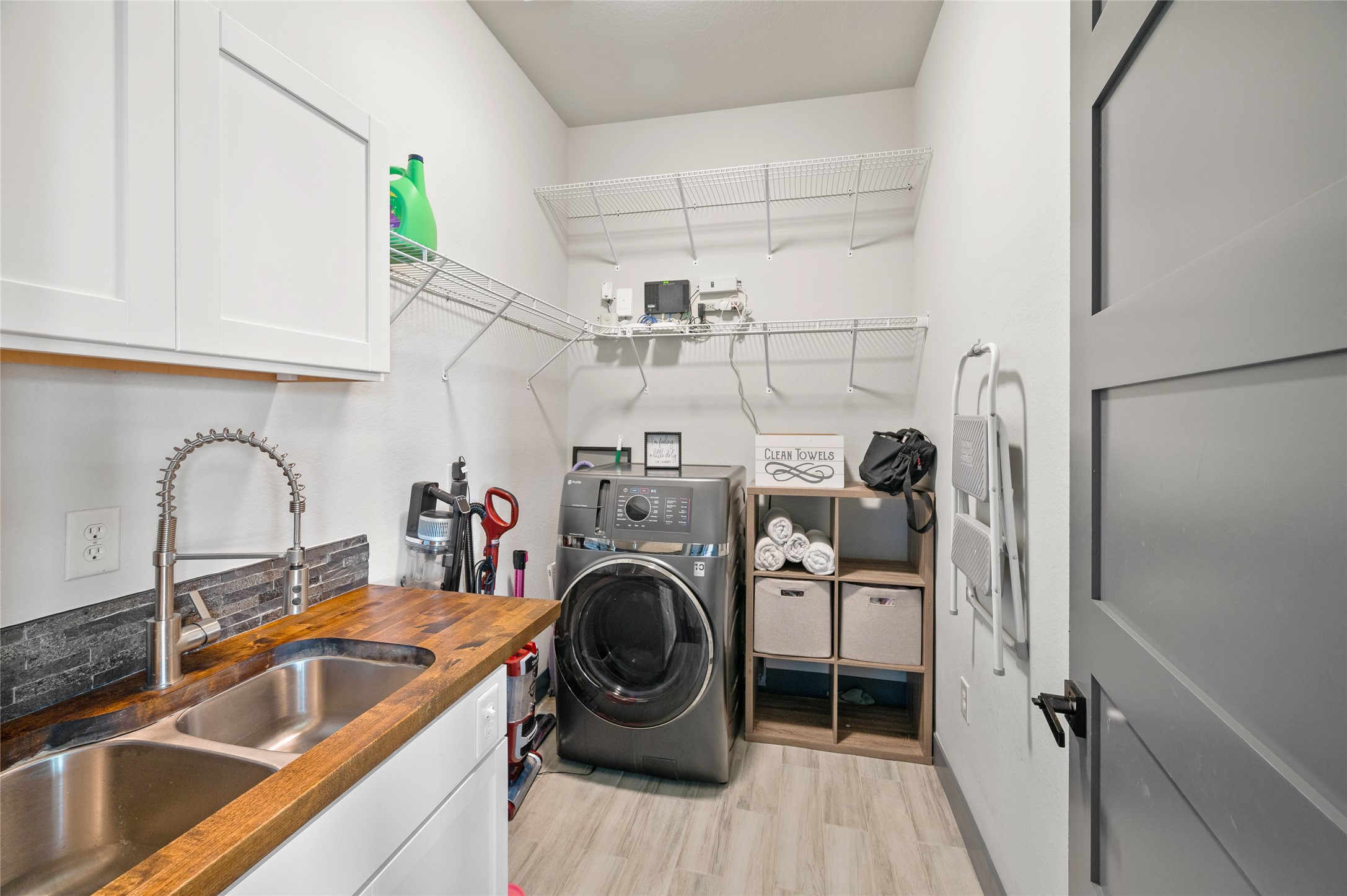 206 Elm Street Highlands, TX 77562 - Photo 48 of 50 Laundry Room off the kitchen