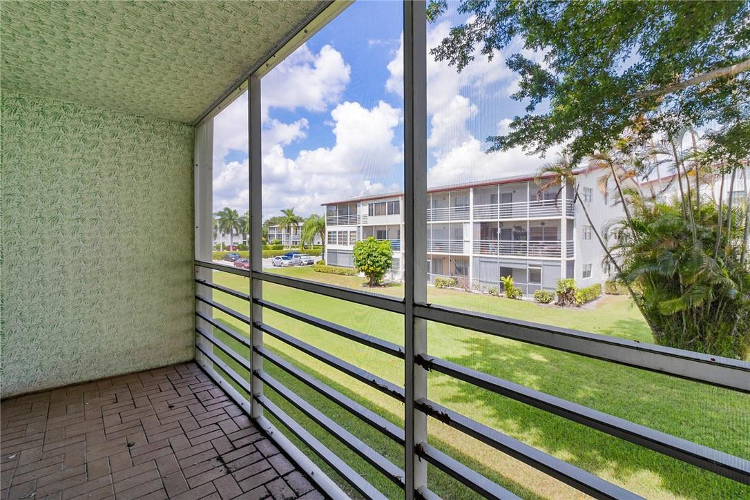399 Fanshaw J, Unit 399 Boca Raton, FL 33434 - Photo 9 of 12 Photo 9
