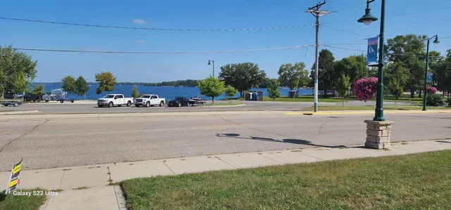 $800 | 102 Lake Avenue South, Unit 4, Spicer, MN 56288