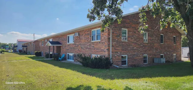 $800 | 102 Lake Avenue South, Unit 4, Spicer, MN 56288