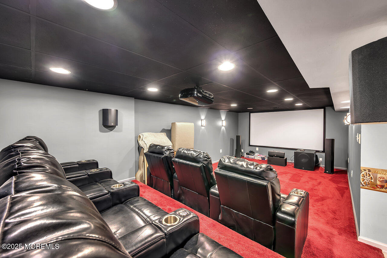 4 Cranberry Court Cream Ridge, NJ 08514 - Photo 5 of 51 a living room with furniture