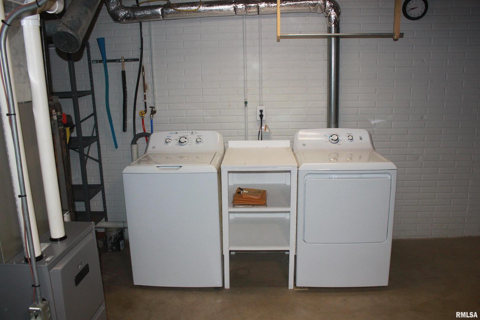 9012 98th Street West Taylor Ridge, IL 61284 - Photo 15 of 18 a utility room with dryer and washer