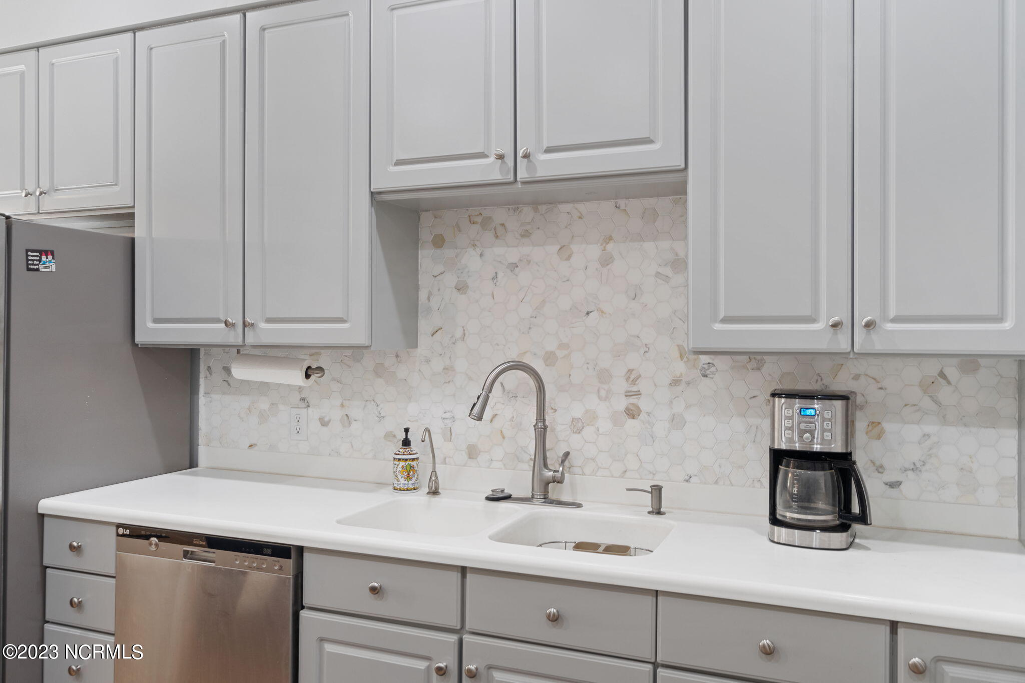 103 Croatan Road Hertford, NC 27944 - Photo 14 of 41 Kitchen Backsplash