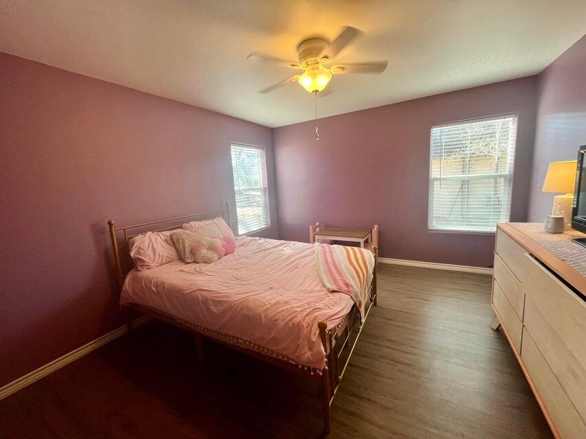1209 Xenia Street Plainview, TX 79072 - Photo 18 of 31 a bedroom with bed and window