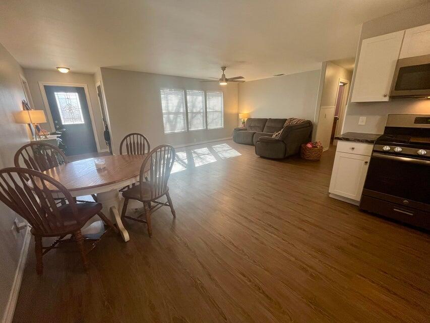 1209 Xenia Street Plainview, TX 79072 - Photo 7 of 31 a living room with furniture and a flat screen tv