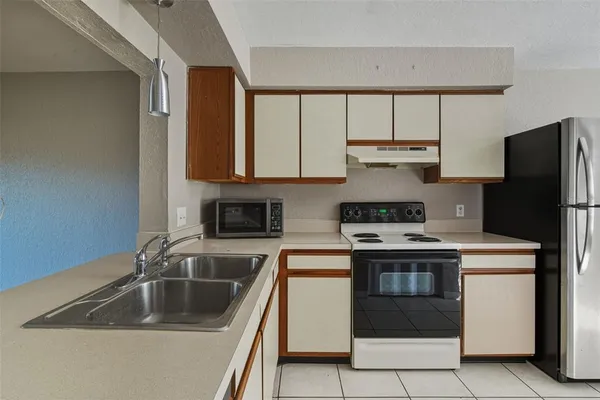 $1,800 | 16545 Brigadoon Drive, Tampa, FL 33618