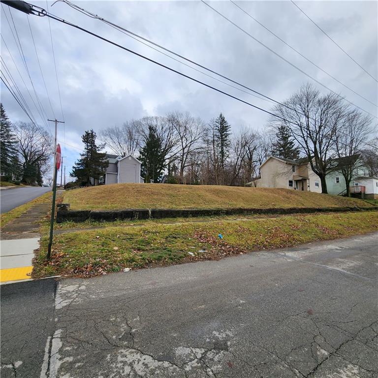 702 Court Street New Castle, PA 16101 - Photo 3 of 7
