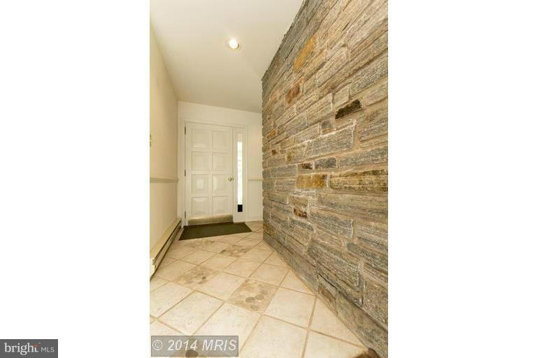 19418 Spooks Hill Road Manchester, MD 21102 - Photo 2 of 28 Foyer
