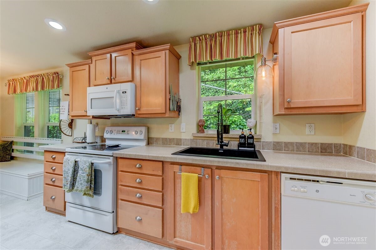 22623 31st Avenue Southeast, Unit A6 Bothell, WA 98021 - Photo 7 of 20